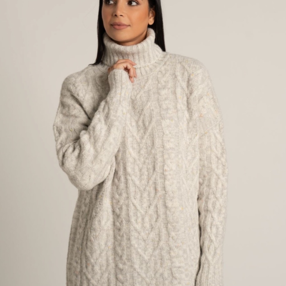 Abercrombie & Fitch Cable Knit Sweater Dress 🤍